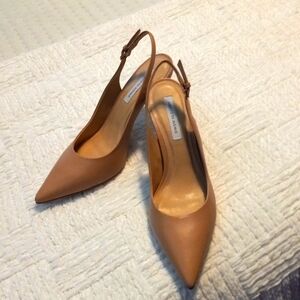 SAKS FIFTH AVENUE Nude sling back pumps